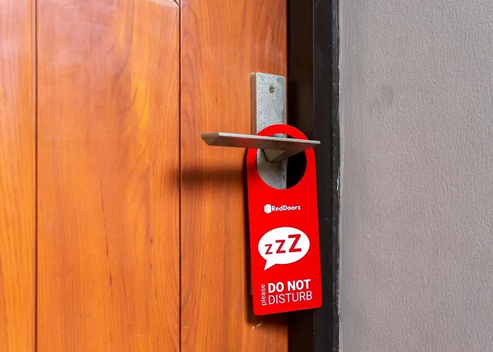 RedDoorz Plus @ Sawah Besar Jakarta